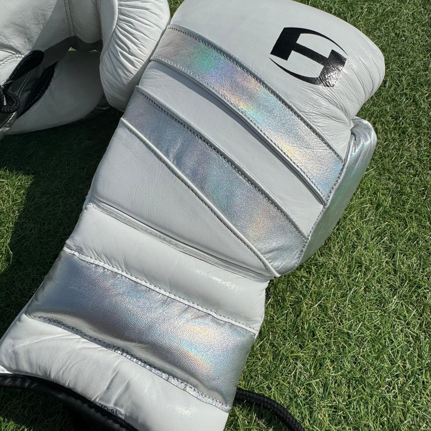 HOLO SILVER & WHITE | PRO ELITE GLOVES 100% LEATHER