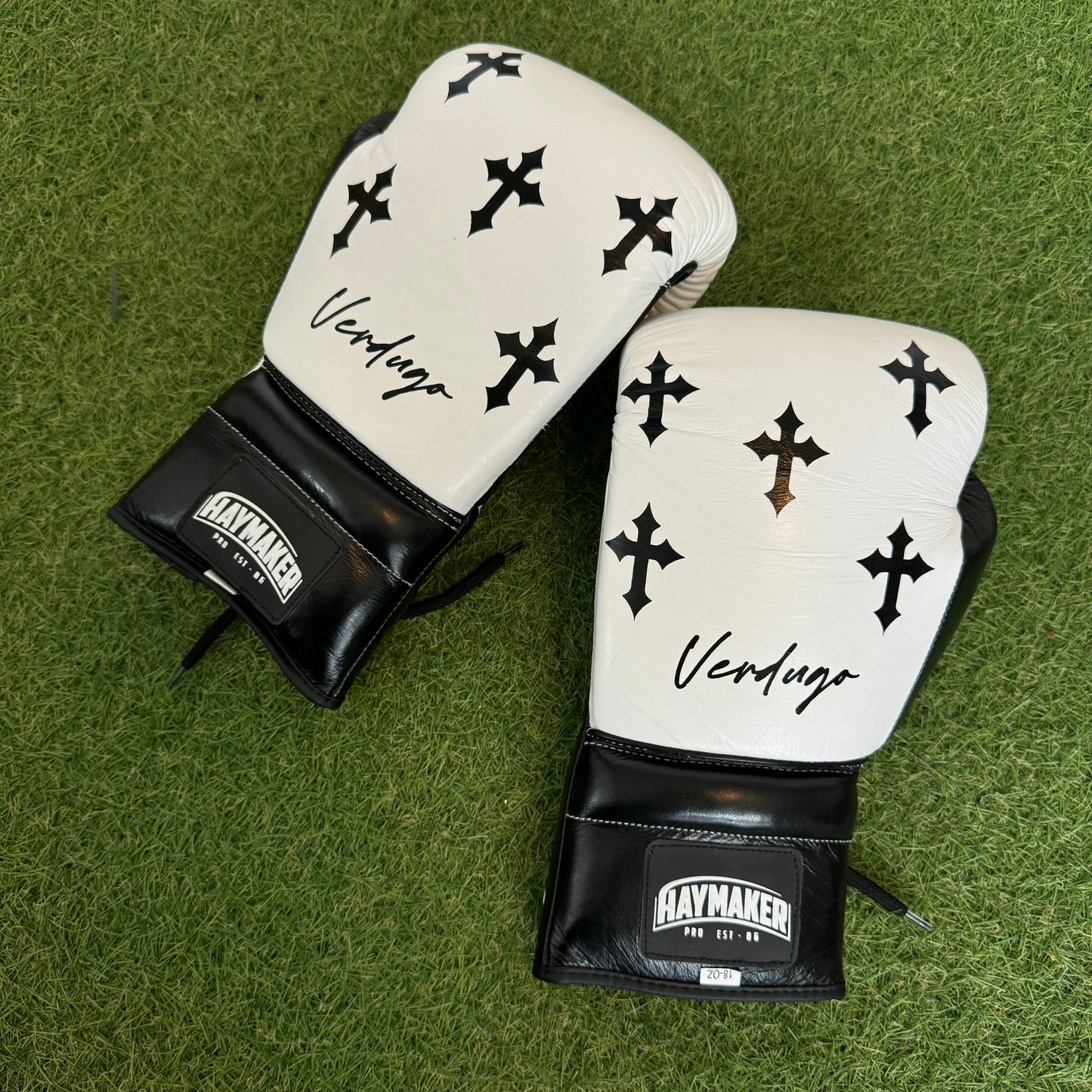 HM CRUCIFIX WHITE & BLACK | PRO ELITE GLOVES 100% LEATHER