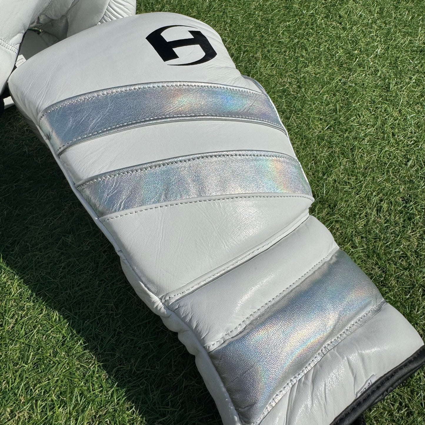HOLO SILVER & WHITE | PRO ELITE GLOVES 100% LEATHER